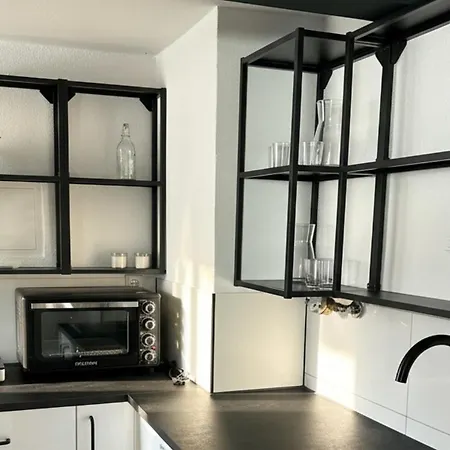 Stylish Top-floor Hideaway For Two In Karlsruhe-muehlburg - Apolonialiving - Apt1 * 카를스루에