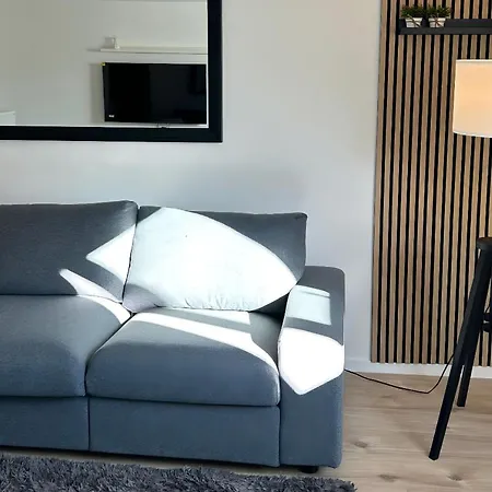 아파트 Stylish Top-floor Hideaway For Two In Karlsruhe-muehlburg - Apolonialiving - Apt1 *