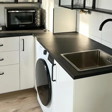 Stylish Top-floor Hideaway For Two In Karlsruhe-muehlburg - Apolonialiving - Apt1 아파트 *