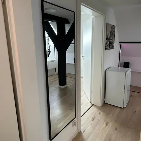 Stylish Top-floor Hideaway For Two In Karlsruhe-muehlburg - Apolonialiving - Apt1 카를스루에