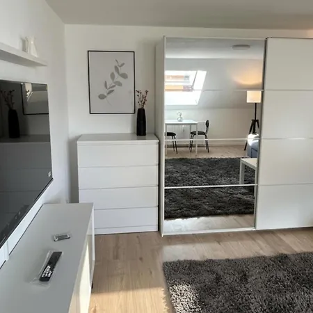 Stylish Top-floor Hideaway For Two In Karlsruhe-muehlburg - Apolonialiving - Apt1