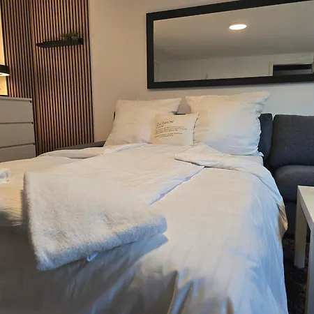 Stylish Top-floor Hideaway For Two In Karlsruhe-muehlburg - Apolonialiving - Apt1 *