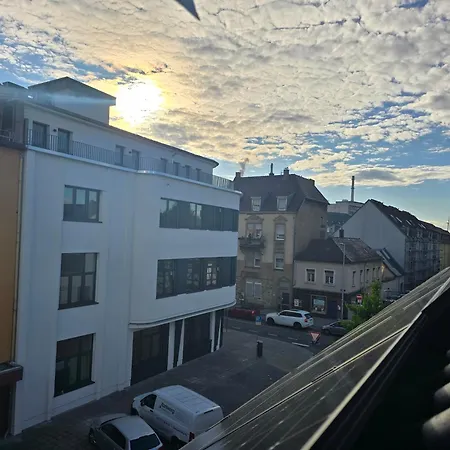 Stylish Top-floor Hideaway For Two In Karlsruhe-muehlburg - Apolonialiving - Apt1 *