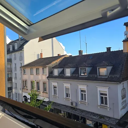 Stylish Top-floor Hideaway For Two In Karlsruhe-muehlburg - Apolonialiving - Apt1 * 카를스루에