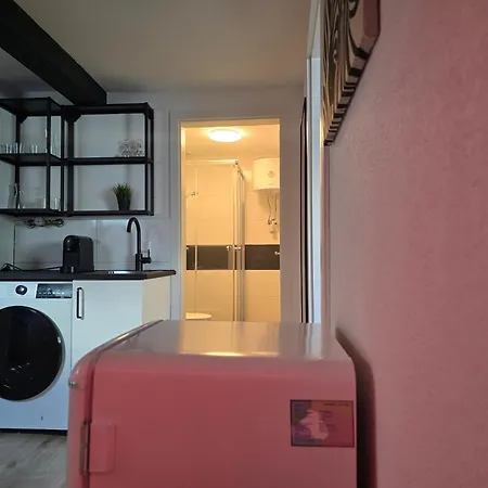 Stylish Top-floor Hideaway For Two In Karlsruhe-muehlburg - Apolonialiving - Apt1 *