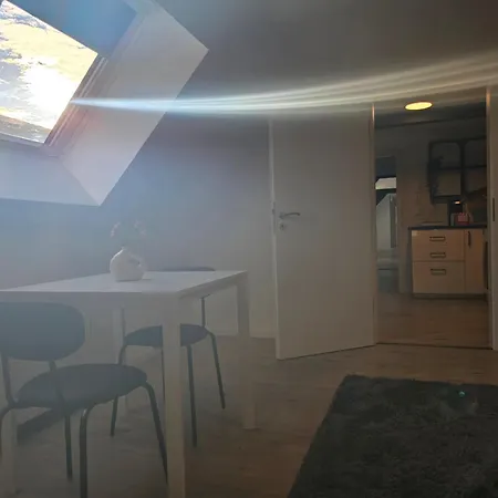 Stylish Top-floor Hideaway For Two In Karlsruhe-muehlburg - Apolonialiving - Apt1 *