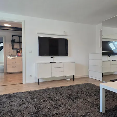 아파트 Stylish Top-floor Hideaway For Two In Karlsruhe-muehlburg - Apolonialiving - Apt1 카를스루에