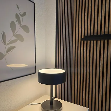 Stylish Top-floor Hideaway For Two In Karlsruhe-muehlburg - Apolonialiving - Apt1 아파트