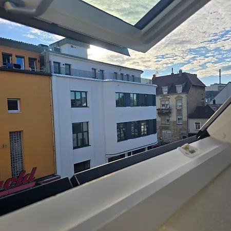 Stylish Top-floor Hideaway For Two In Karlsruhe-muehlburg - Apolonialiving - Apt1 아파트 카를스루에