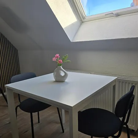 Stylish Top-floor Apt. 1 - Apolonialiving דירה *