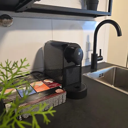 Stylish Top-floor Hideaway For Two In Karlsruhe-muehlburg - Apolonialiving - Apt1 *