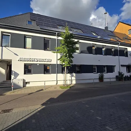 Stylish Top-floor Hideaway For Two In Karlsruhe-muehlburg - Apolonialiving - Apt1 아파트 *