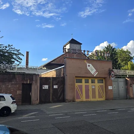 Stylish Top-floor Hideaway For Two In Karlsruhe-muehlburg - Apolonialiving - Apt1 아파트 *