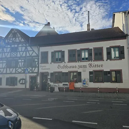 Stylish Top-floor Hideaway For Two In Karlsruhe-muehlburg - Apolonialiving - Apt1 아파트 카를스루에