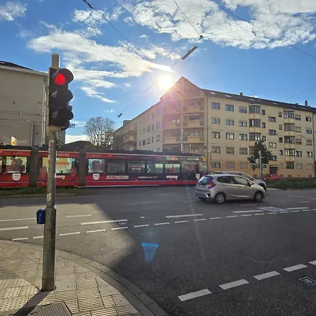 아파트 Stylish Top-floor Hideaway For Two In Karlsruhe-muehlburg - Apolonialiving - Apt1