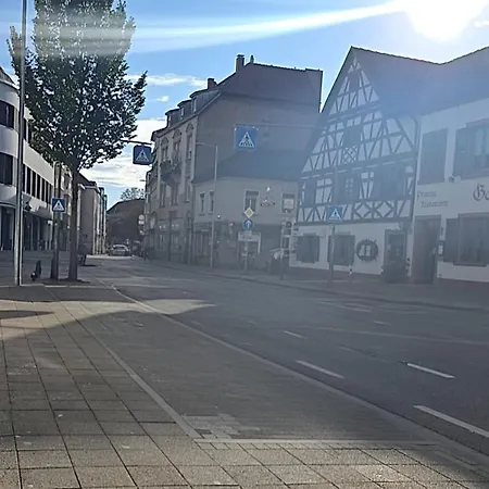 Stylish Top-floor Hideaway For Two In Karlsruhe-muehlburg - Apolonialiving - Apt1