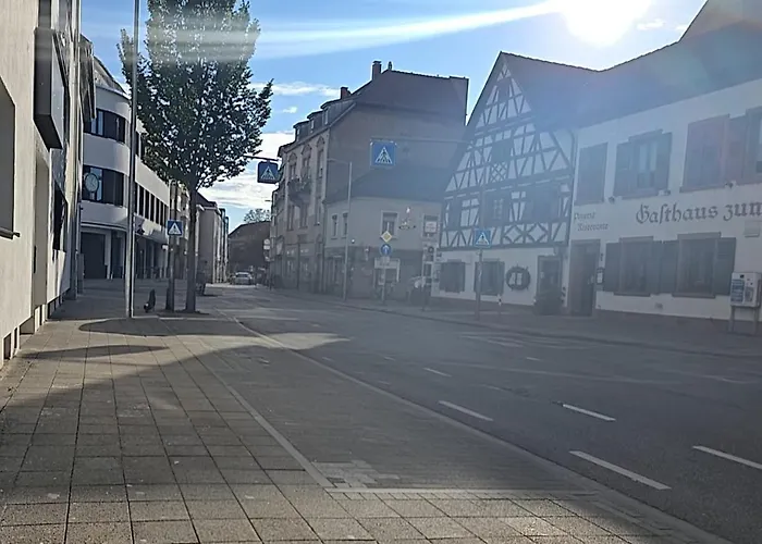 Stylish Top-floor Hideaway For Two In Karlsruhe-muehlburg - Apolonialiving - Apt1